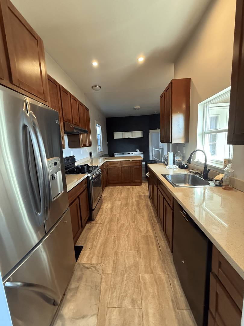 Apartment for rent at 2533 Filbert St, Oakland, CA 94607
