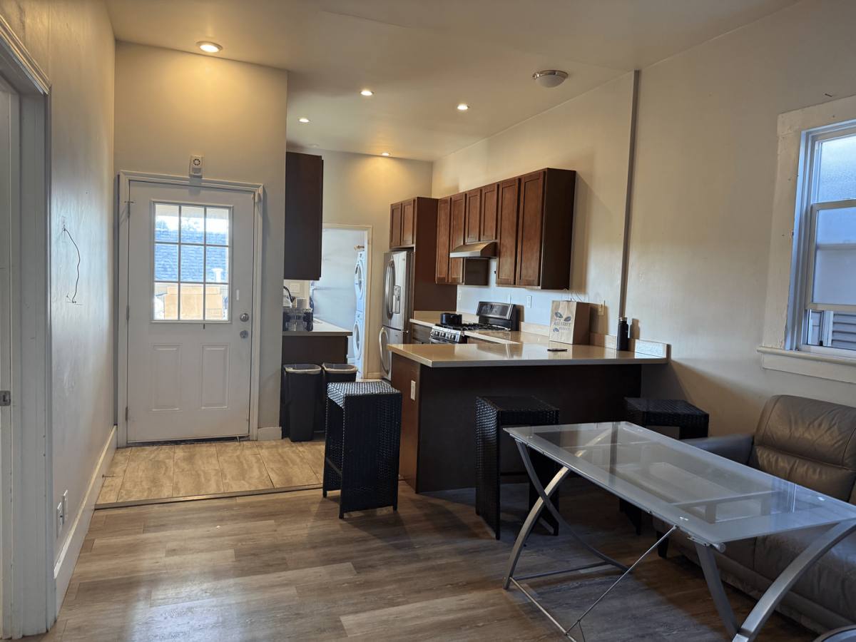 Apartment for rent at 2533 Filbert St, Oakland, CA 94607