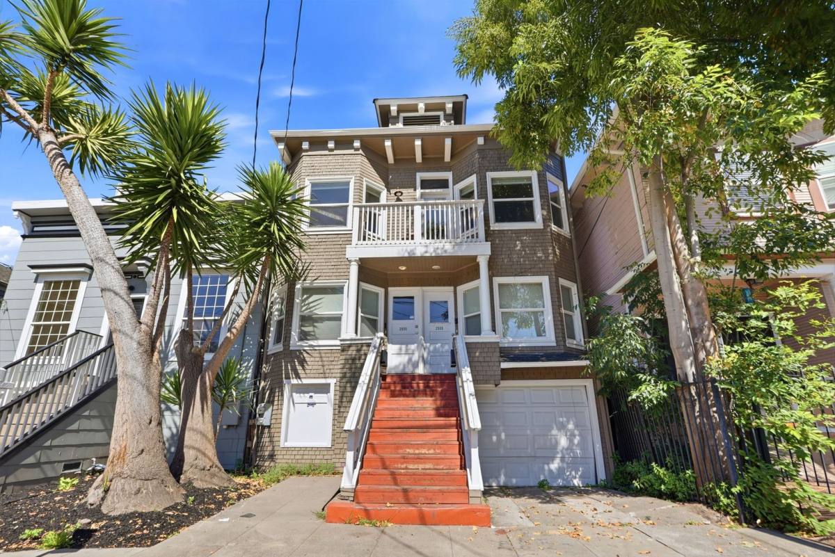 Apartment for rent at 2533 Filbert St, Oakland, CA 94607