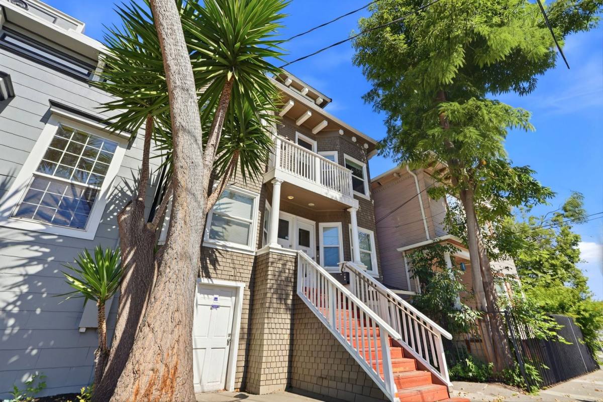 Apartment for rent at 2533 Filbert St, Oakland, CA 94607