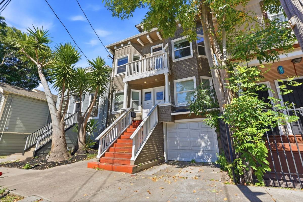 Apartment for rent at 2533 Filbert St, Oakland, CA 94607