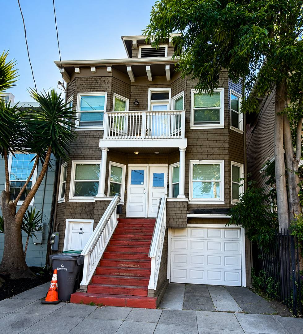 Apartment for rent at 2535 Filbert St, Oakland, CA 94607