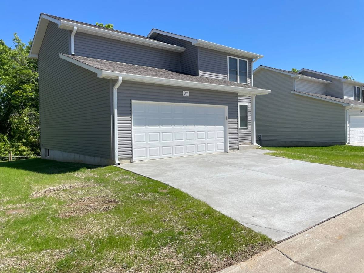House for rent at 201 Equestrian Dr, Winfield, MO 63389