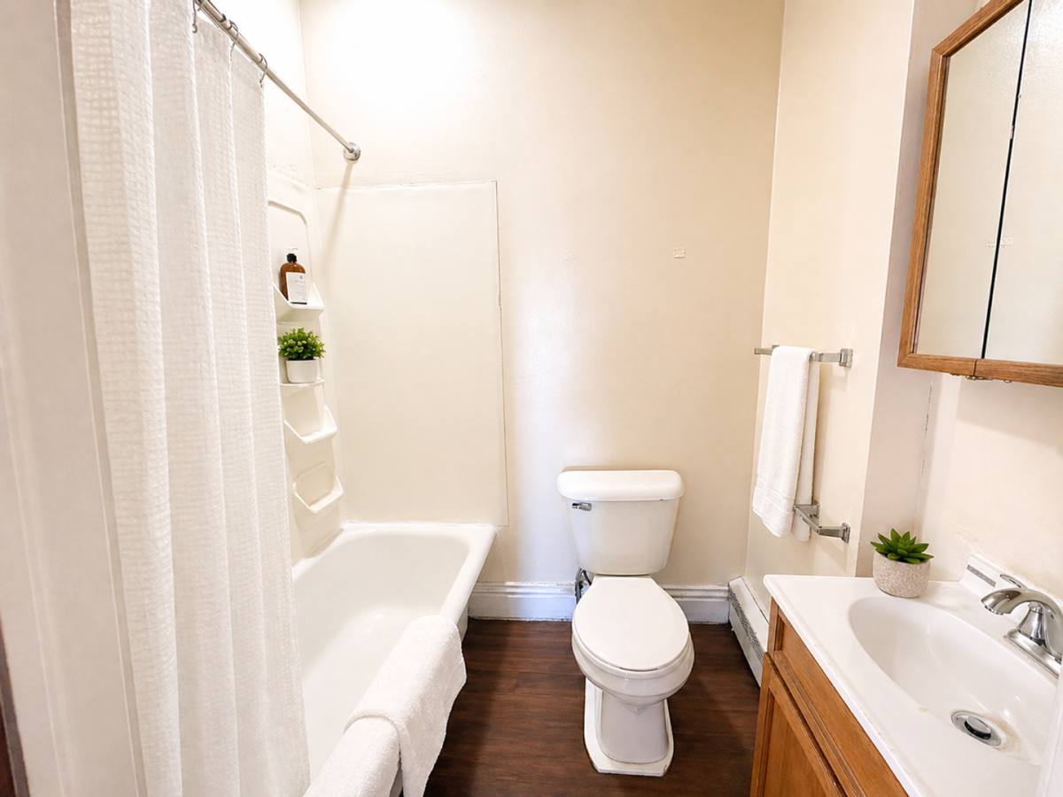Apartment for rent at 516 - 518 W, Waterloo, IA 50701