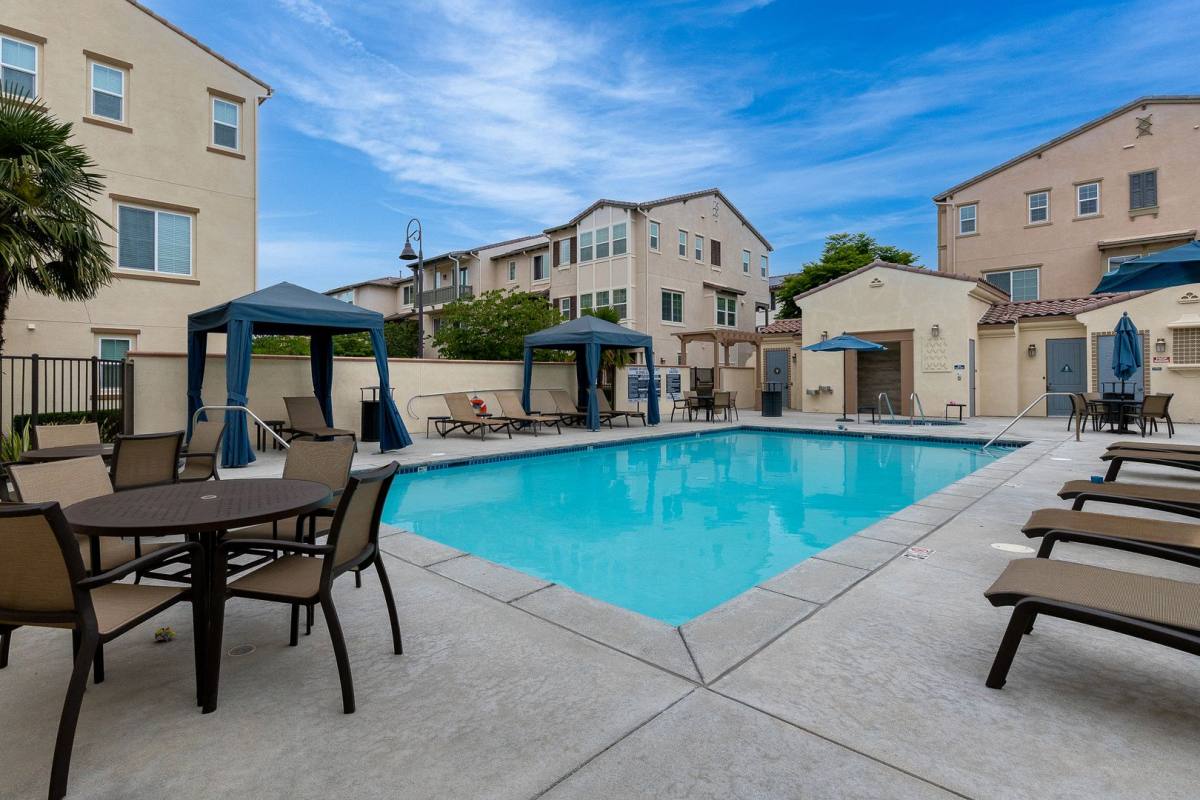 Townhouse for rent at 174 Prairie St, Camarillo, CA 93010