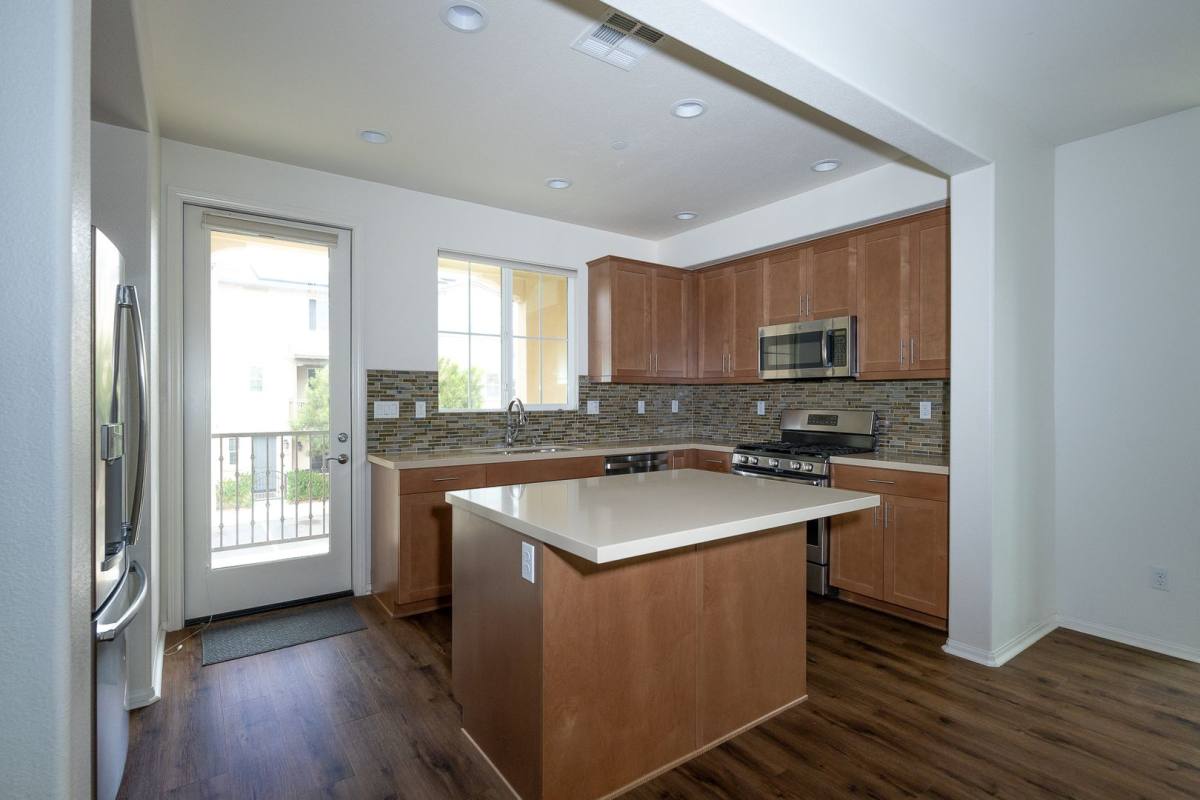 Townhouse for rent at 174 Prairie St, Camarillo, CA 93010