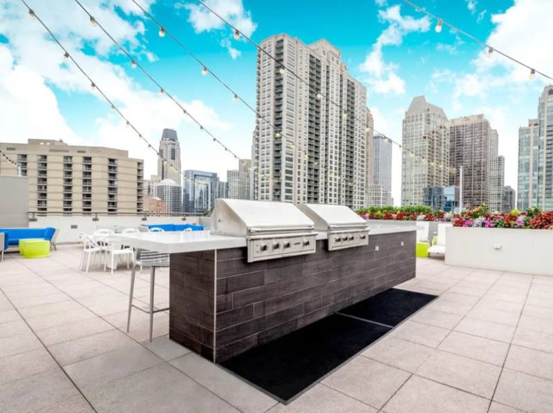 Apartment for rent at 125 W Huron, Chicago, IL 60654