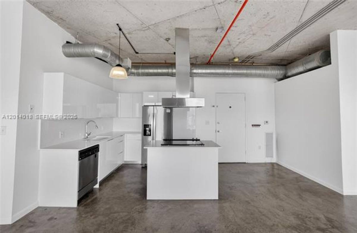 Apartment for rent at 10 SW S River Dr, Miami, FL 33130
