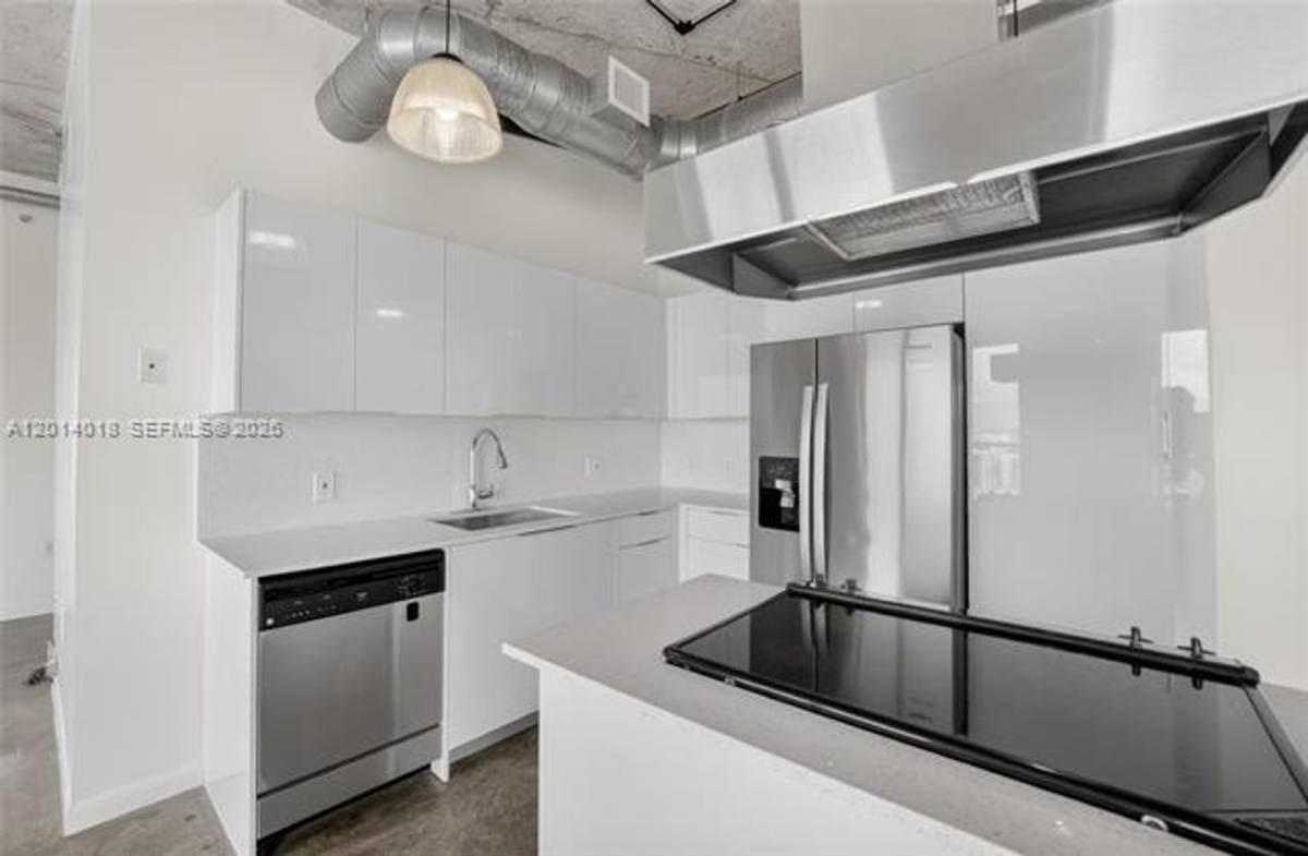 Apartment for rent at 10 SW S River Dr, Miami, FL 33130
