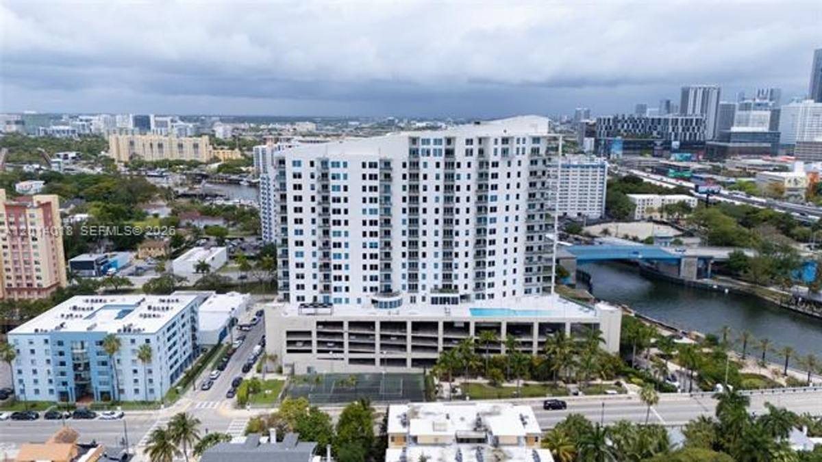 Apartment for rent at 10 SW S River Dr, Miami, FL 33130
