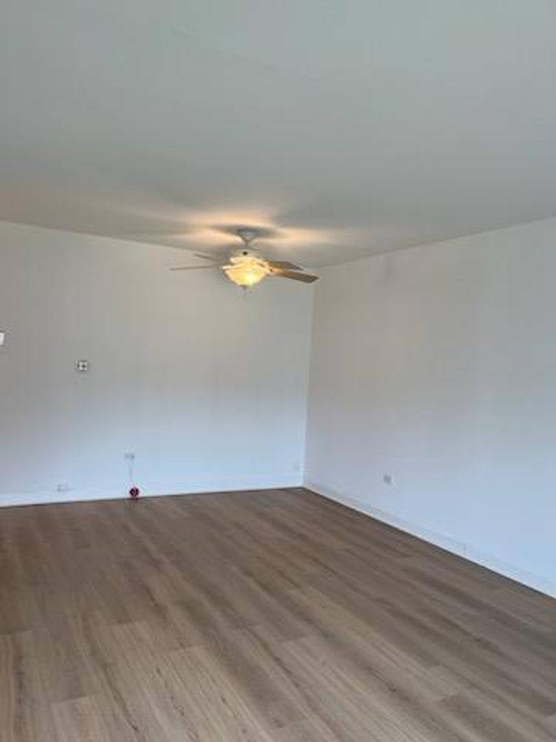 Apartment for rent at 150 E Lake St, Elmhurst, IL 60126