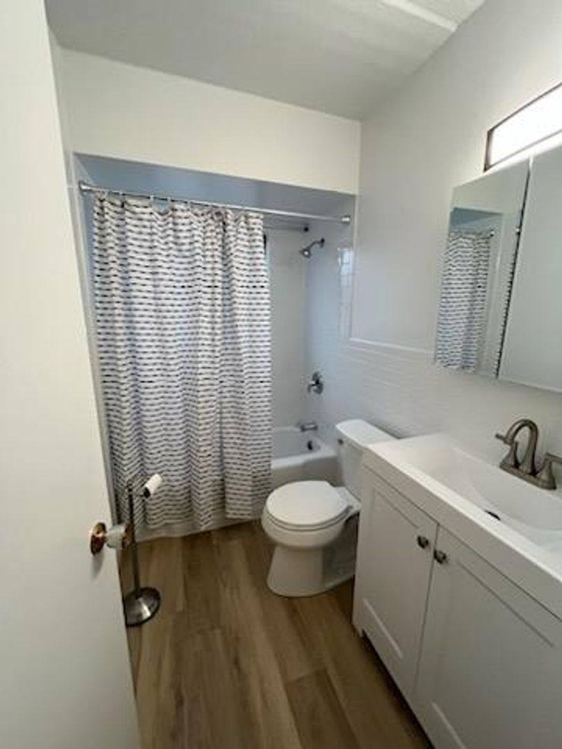 Apartment for rent at 150 E Lake St, Elmhurst, IL 60126