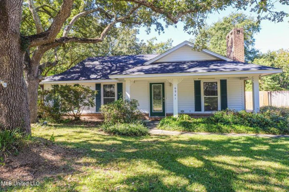 House for rent at 6941 Red Bud Lane, Pascagoula, MS 39567