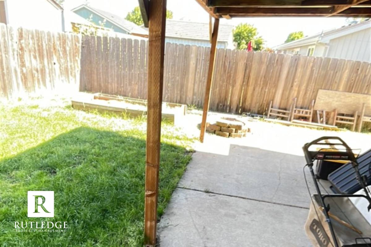 House for rent at 8062 25th St, White City, OR 97503