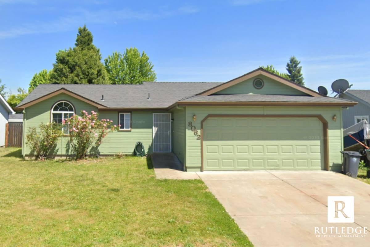 House for rent at 8062 25th St, White City, OR 97503