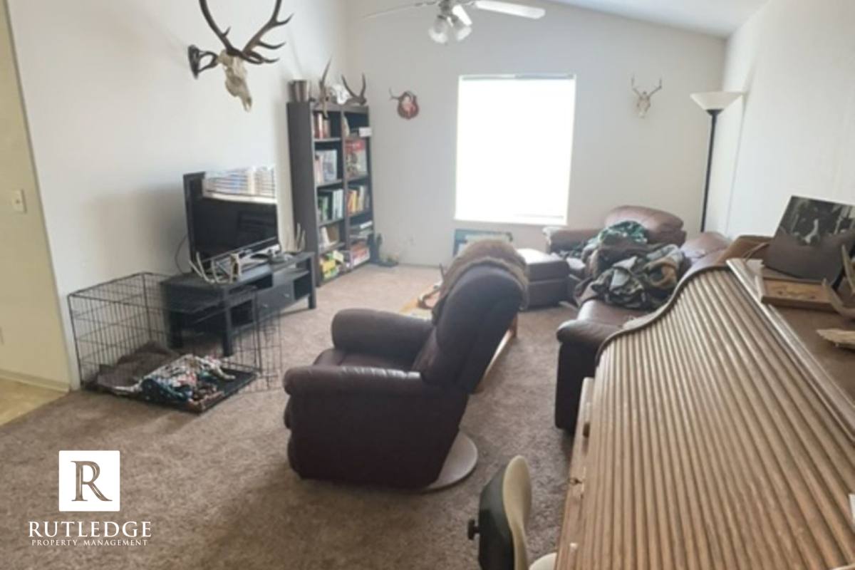 House for rent at 8062 25th St, White City, OR 97503