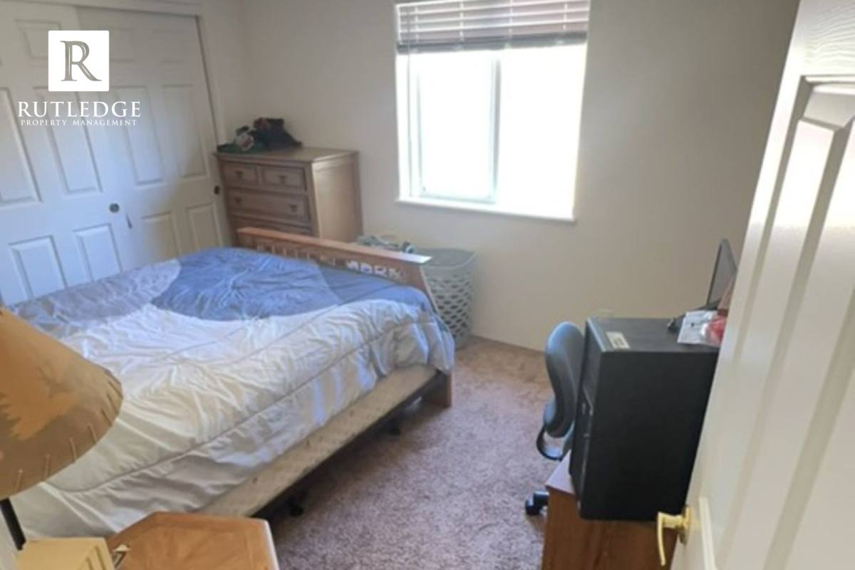 House for rent at 8062 25th St, White City, OR 97503