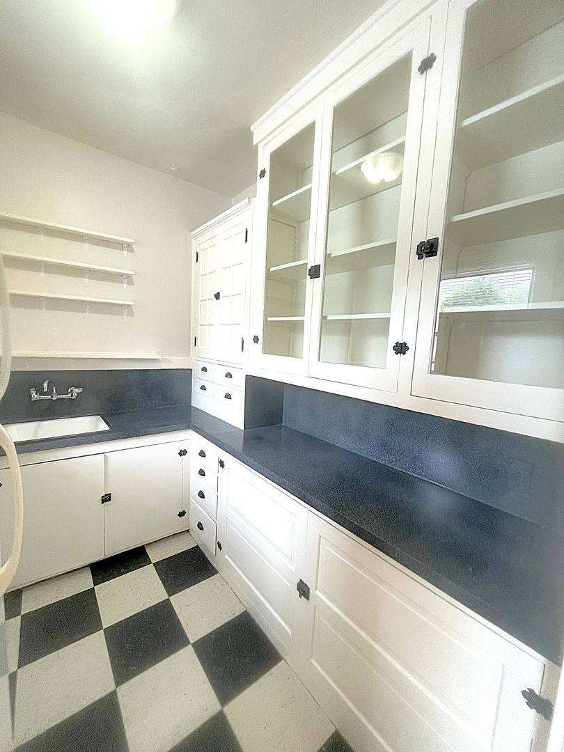 Apartment for rent at 711 SE 11th Ave, Portland, OR 97214