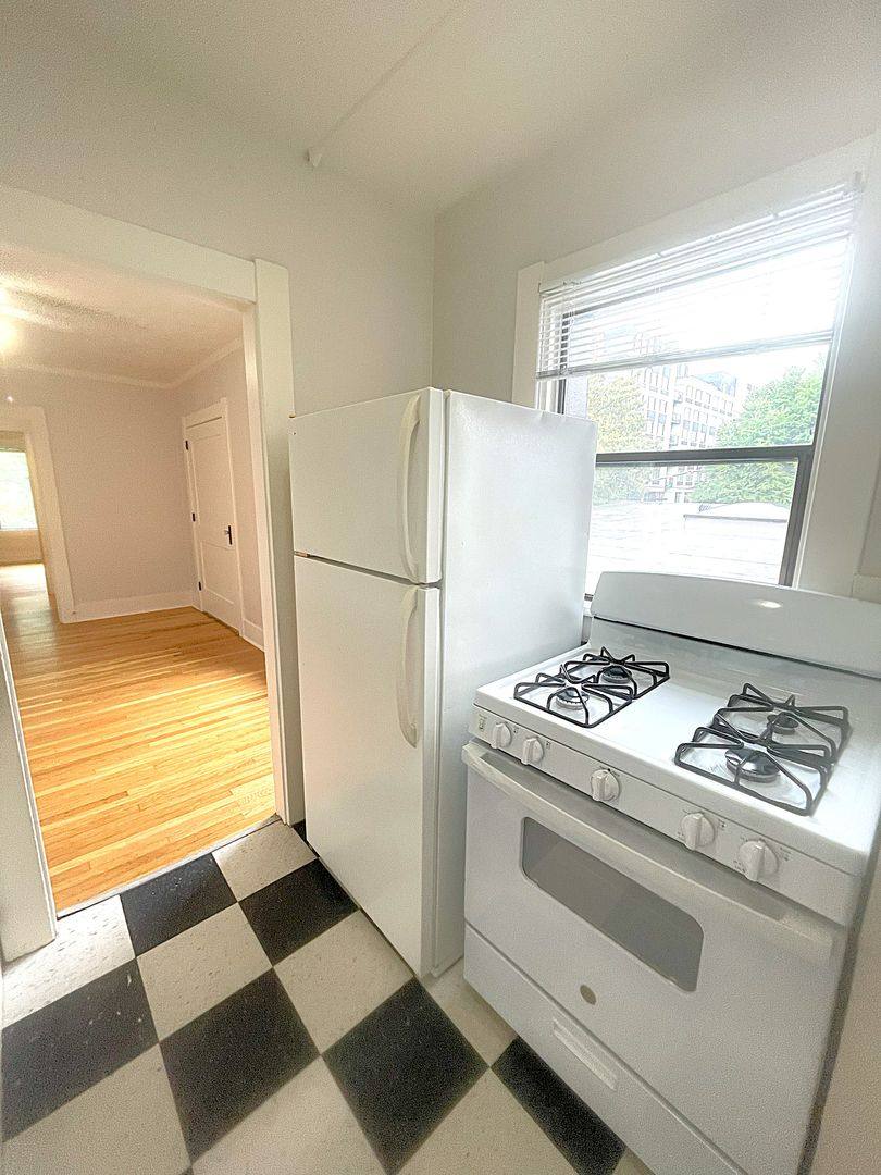 Apartment for rent at 711 SE 11th Ave, Portland, OR 97214