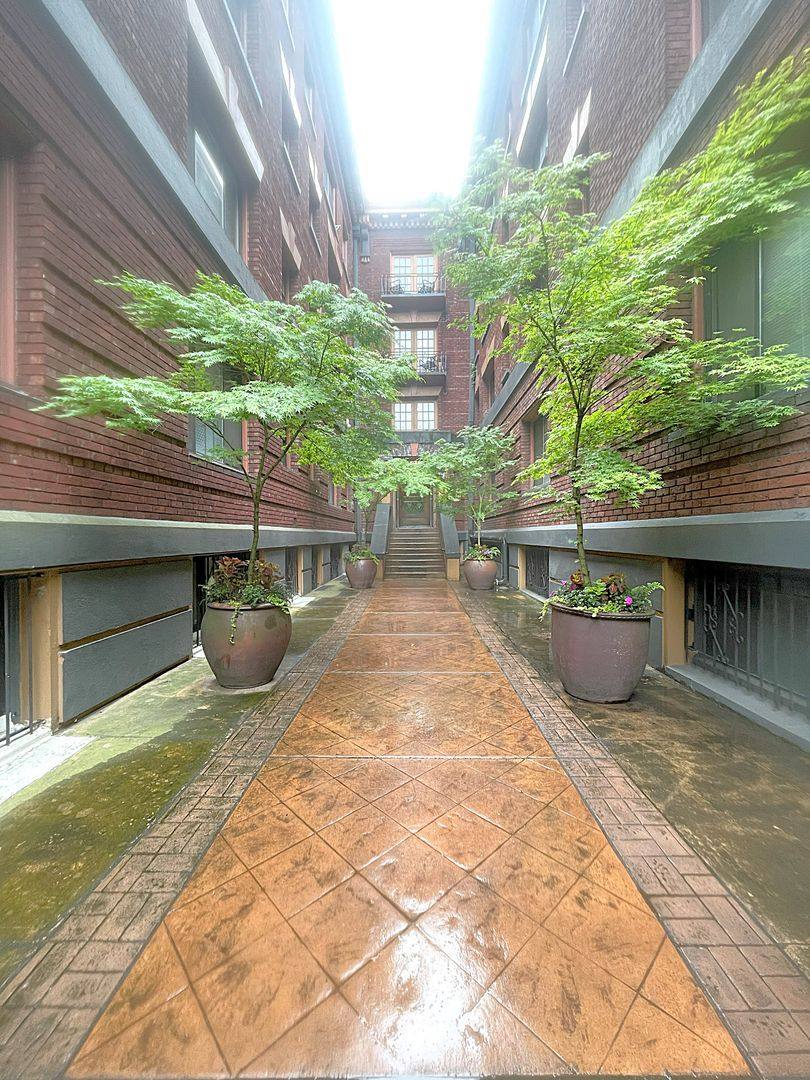 Apartment for rent at 711 SE 11th Ave, Portland, OR 97214
