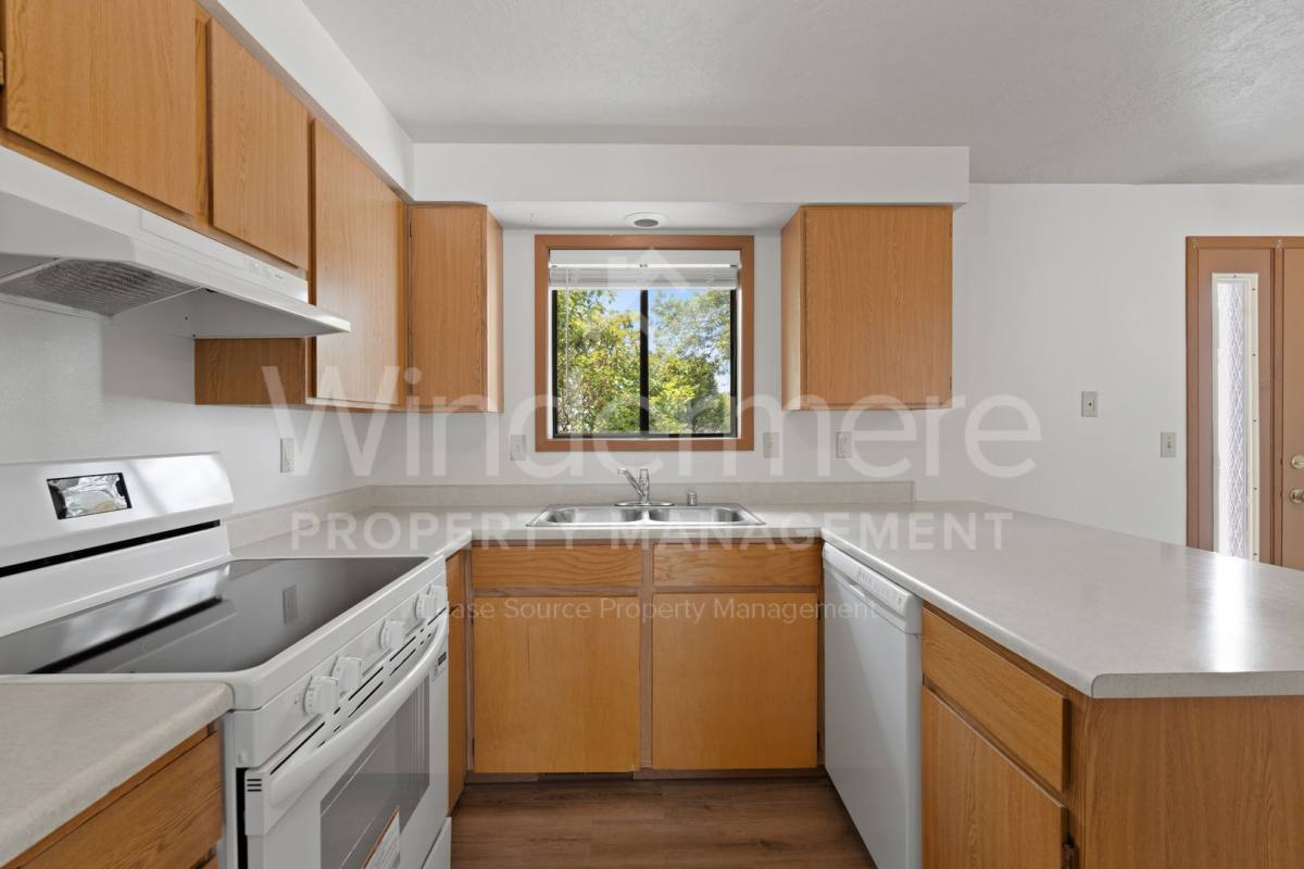 Apartment for rent at 802 S Calvin Rd, Veradale, WA 99037