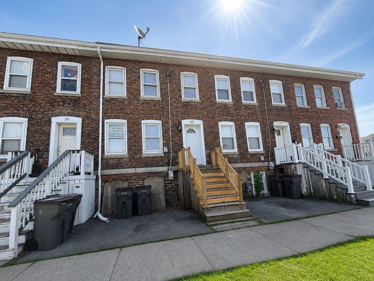 Townhouse for rent at 217 E Whitesboro St, Rome, NY 13440