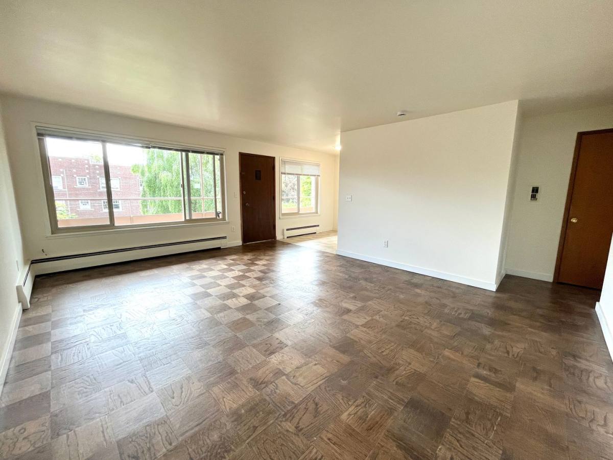 Apartment for rent at 1400 E Mercer St, Seattle, WA 98112