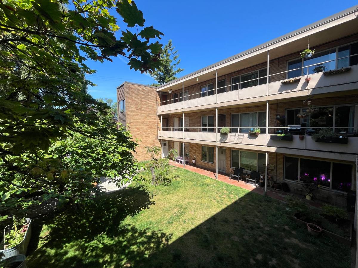 Apartment for rent at 1400 E Mercer St, Seattle, WA 98112