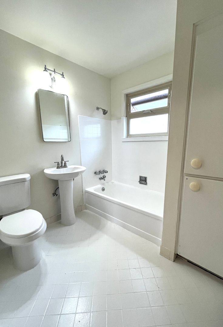 Apartment for rent at 1400 E Mercer St, Seattle, WA 98112