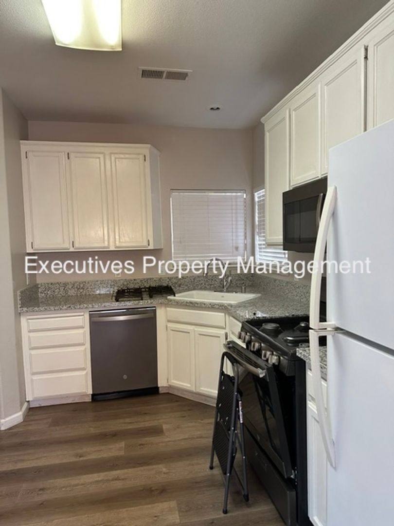 House for rent at 654 Gateway Dr, Merced, CA 95340