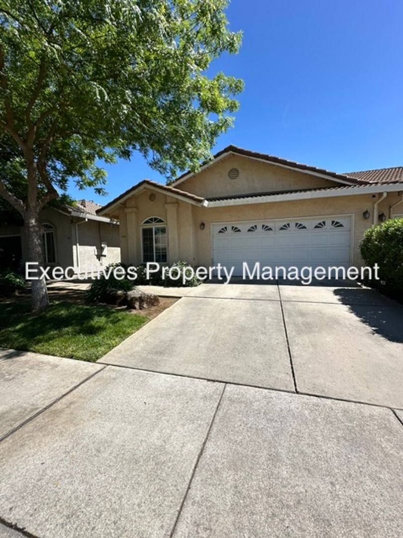 House for rent at 654 Gateway Dr, Merced, CA 95340