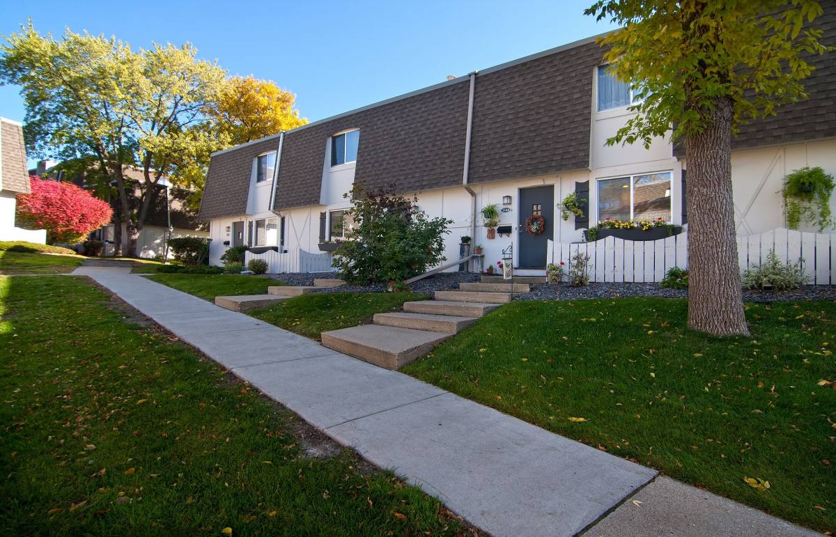 Apartment for rent at 5180 Lincoln Dr, Minneapolis, MN 55436