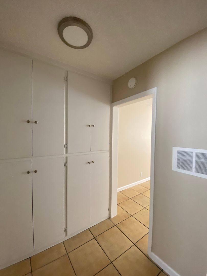 Apartment for rent at 6175 Linden Ave, Long Beach, CA 90805