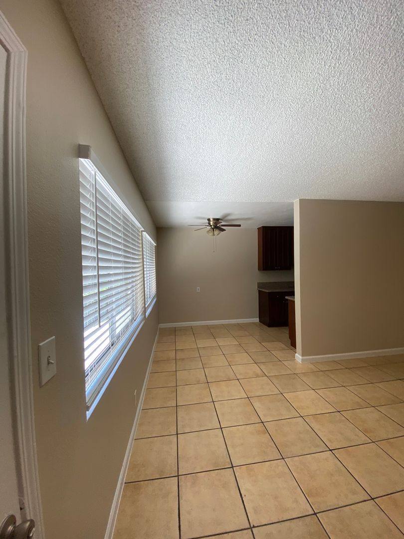 Apartment for rent at 6175 Linden Ave, Long Beach, CA 90805