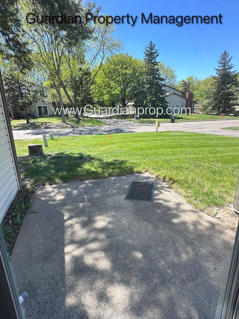 Townhouse for rent at 1808 Knox Dr, Burnsville, MN 55337