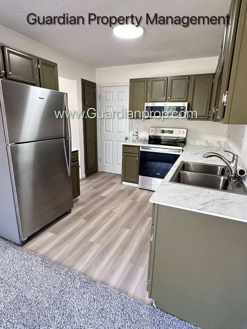 Townhouse for rent at 1808 Knox Dr, Burnsville, MN 55337