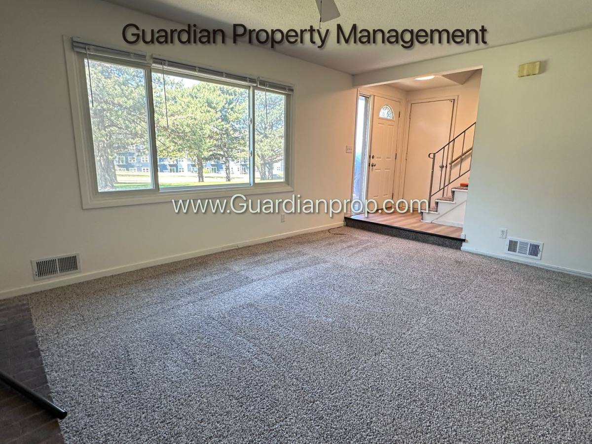 Townhouse for rent at 1808 Knox Dr, Burnsville, MN 55337