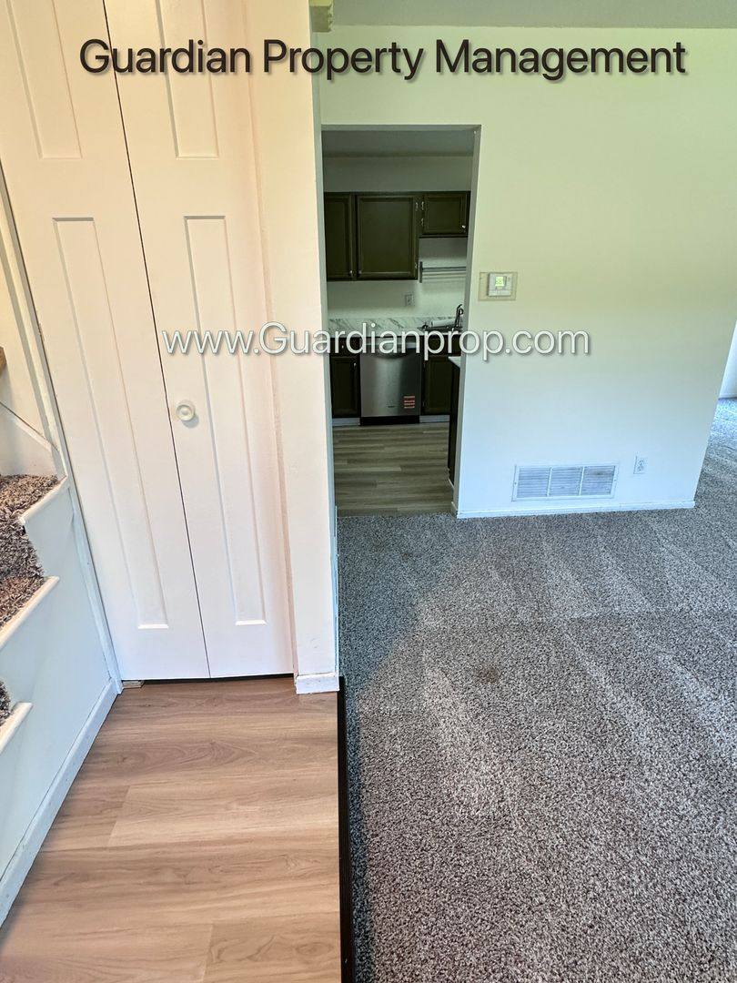 Townhouse for rent at 1808 Knox Dr, Burnsville, MN 55337