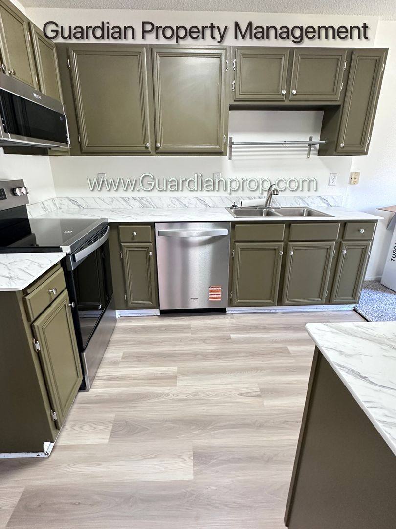 Townhouse for rent at 1808 Knox Dr, Burnsville, MN 55337