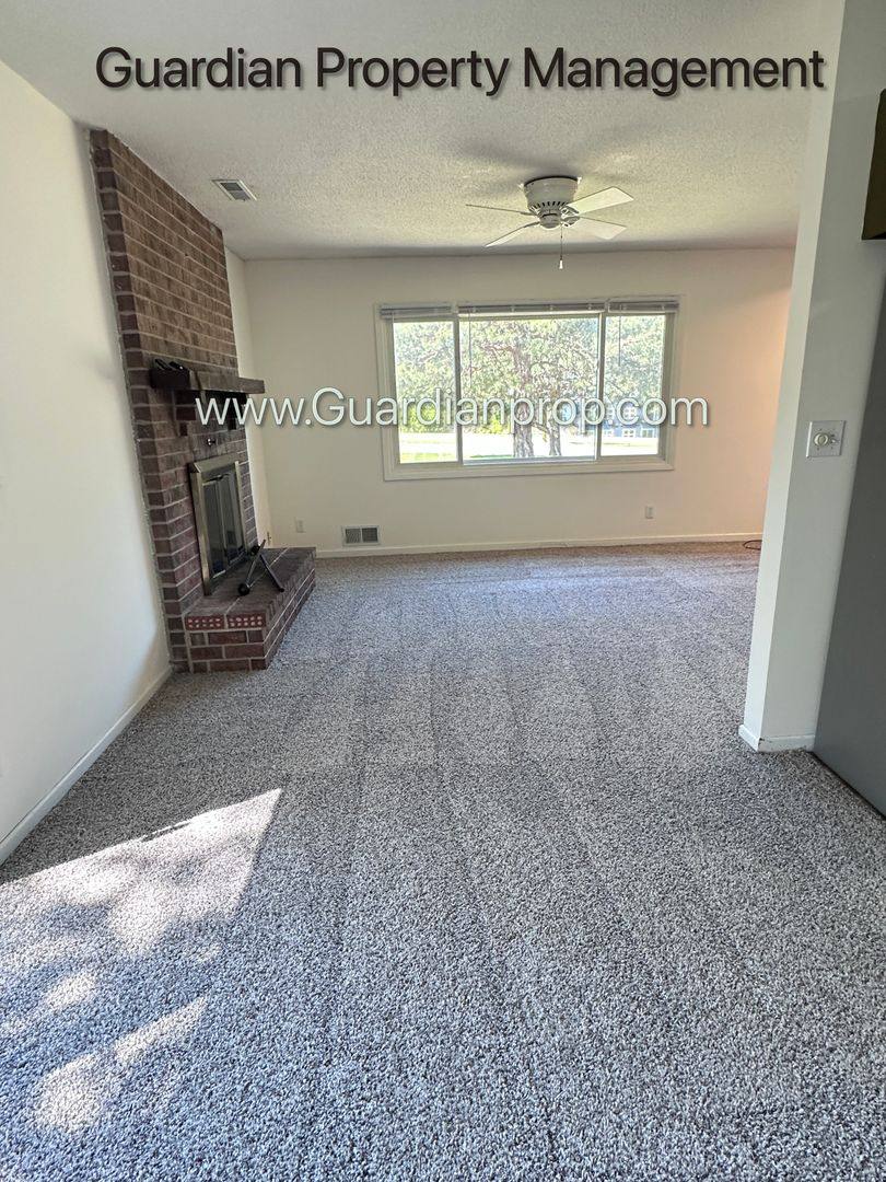 Townhouse for rent at 1808 Knox Dr, Burnsville, MN 55337