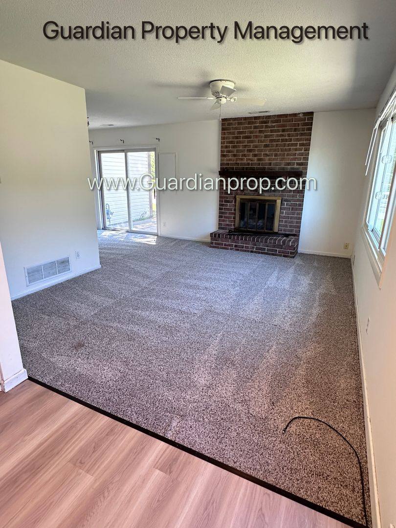 Townhouse for rent at 1808 Knox Dr, Burnsville, MN 55337
