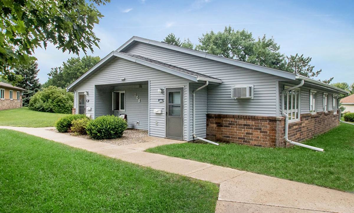 Apartment for rent at 108 110 204 206 Kansas Ave NW, Orange City, IA 51041