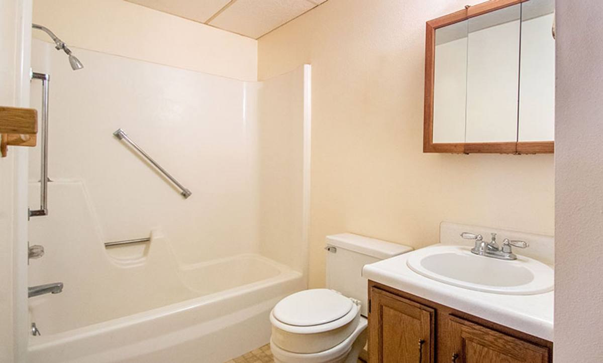 Apartment for rent at 108 110 204 206 Kansas Ave NW, Orange City, IA 51041
