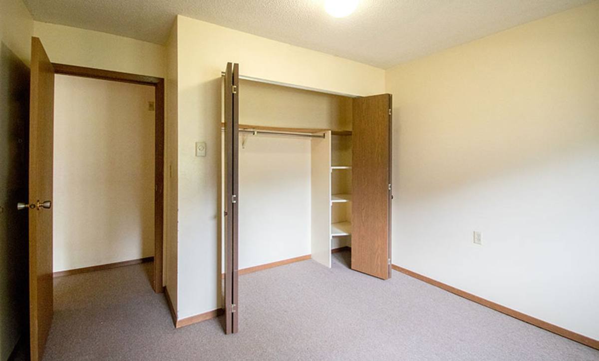 Apartment for rent at 108 110 204 206 Kansas Ave NW, Orange City, IA 51041