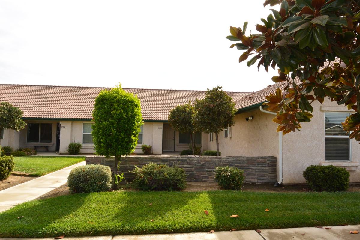 Apartment for rent at 2800, 02, 04 N County Center & 2753 W Oriole, Visalia, CA 93291