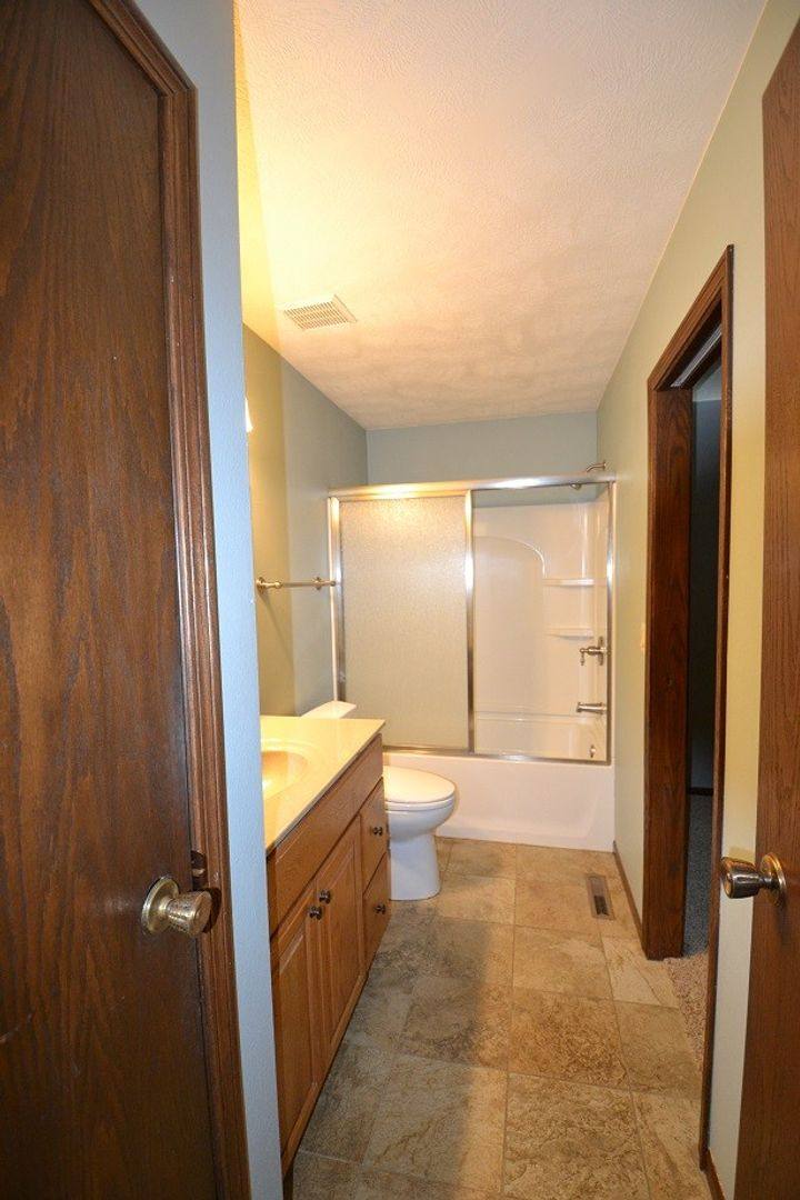 House for rent at 4401 E Oak St, Sioux Falls, SD 57103
