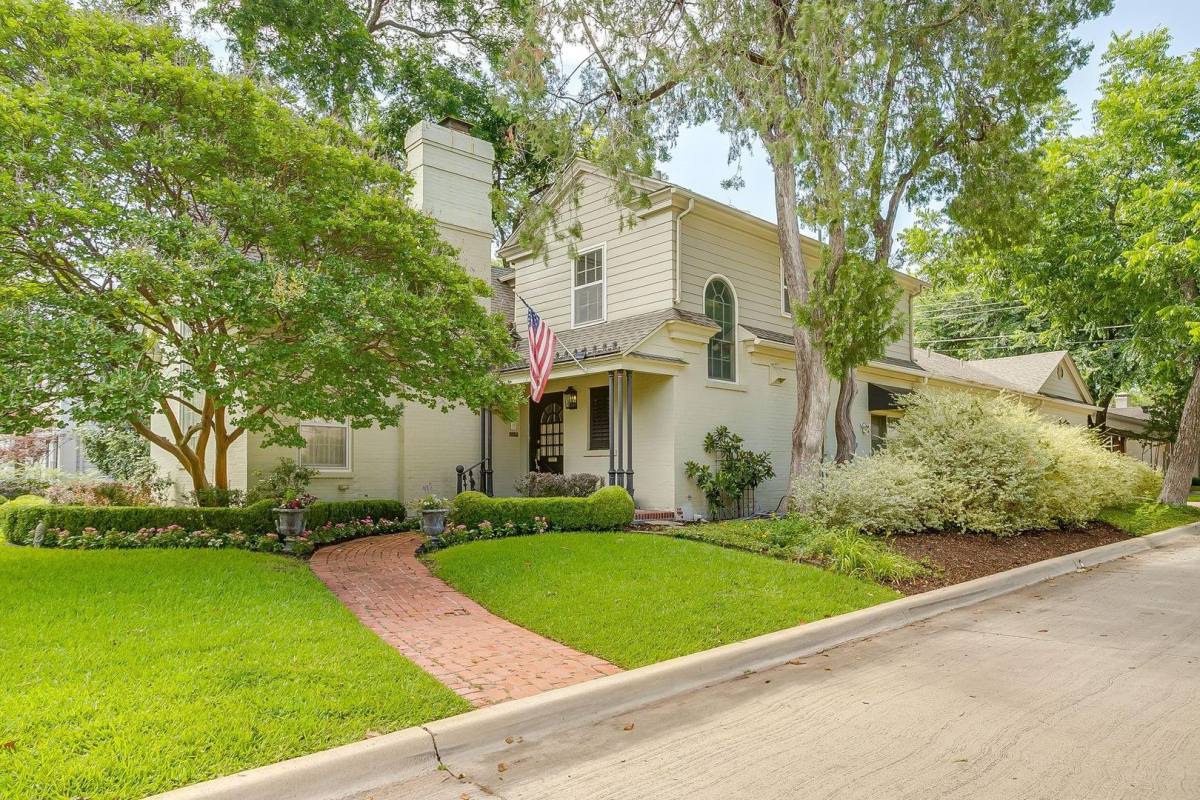 House for rent at 901 Washington Terrace, Fort Worth, TX 76107