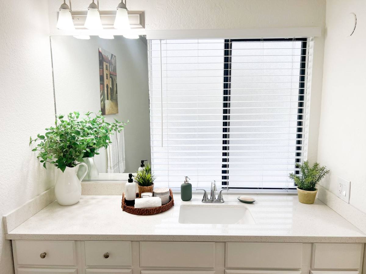 Apartment for rent at 8700 De Soto Ave, Canoga Park, CA 91304