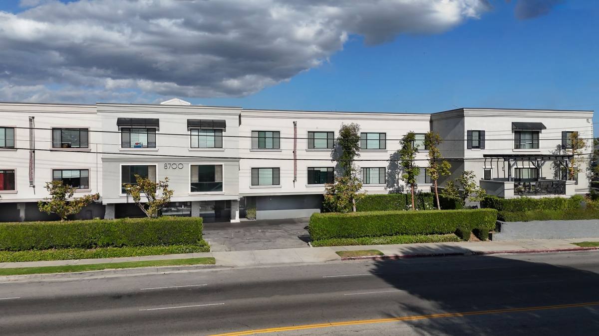 Apartment for rent at 8700 De Soto Ave, Canoga Park, CA 91304