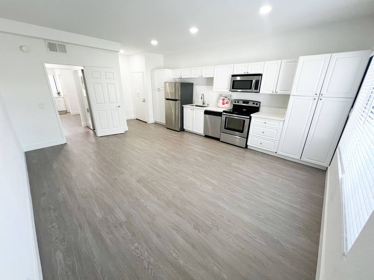 Apartment for rent at 8700 De Soto Ave, Canoga Park, CA 91304